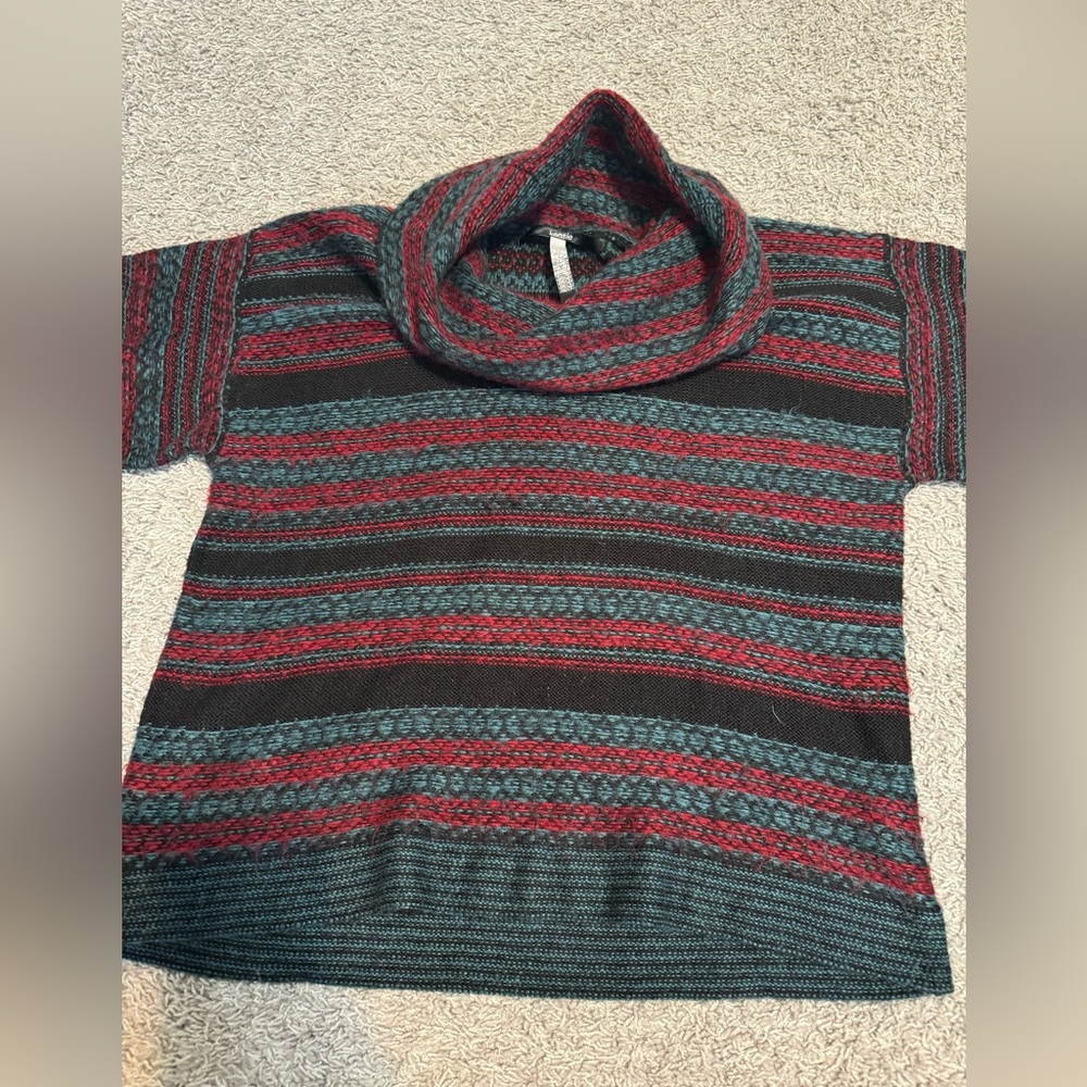 Kensie Cowl neck sweater with wide sleeves